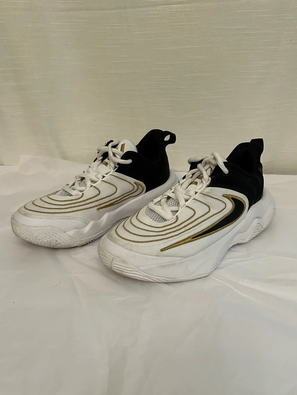 Nike Gianni Immortality 4 black and white Kids Athletic sneakers w/reverse swish